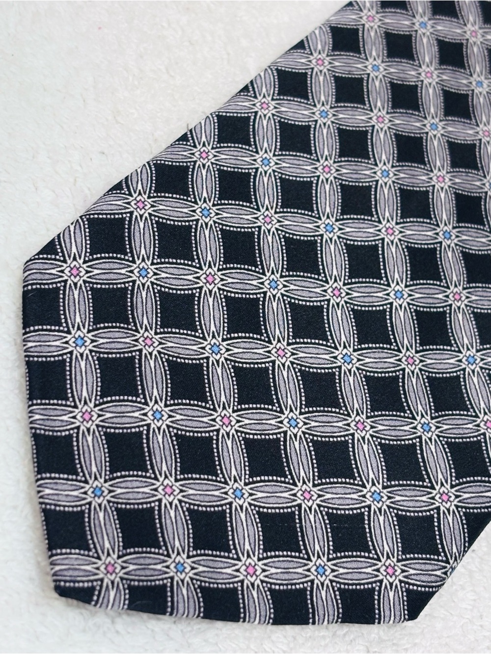Brand New Stylish Tie By JOS A. BANK (Signature Collection) - Tie Width Is 3.5”